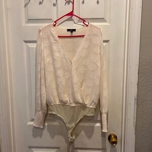 Lulus‎ Womens Bodysuit Size L Long Sleeve Floral Textured Surplice Bridal Shower